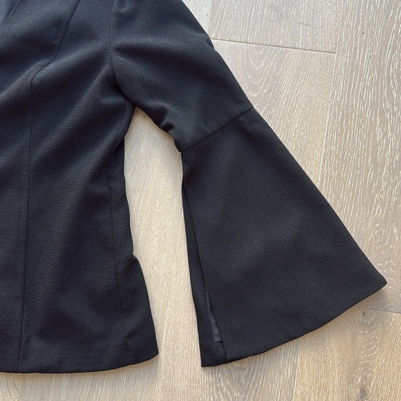 Gorgeous and fun Who What Wear black blazer with flared sleeves. Good condition - Picture 3 of 3